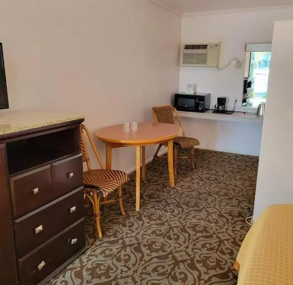 ホテル Emerald Inn & Lounge