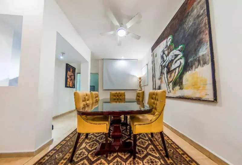 호텔 European Life Style Executive Suites