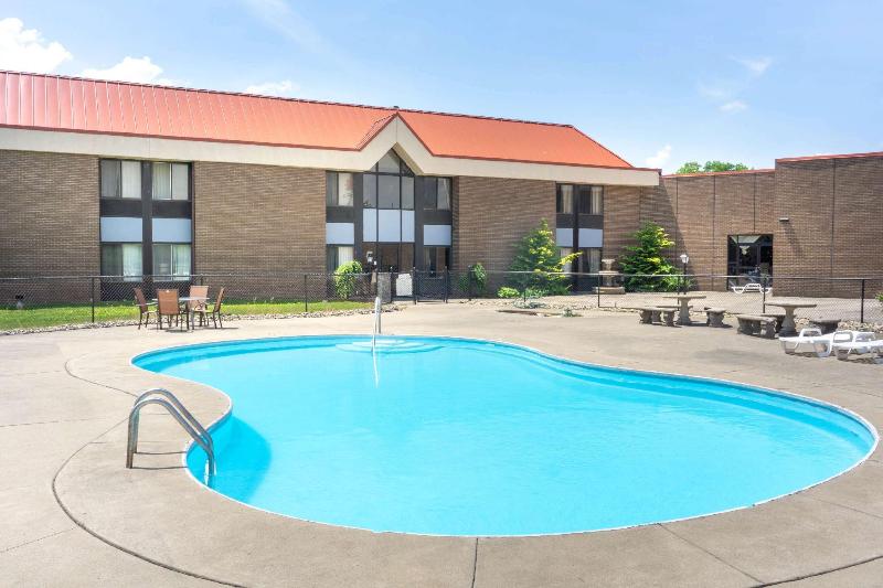 בית מלון כפרי Super 8 By Wyndham Harrison Oh