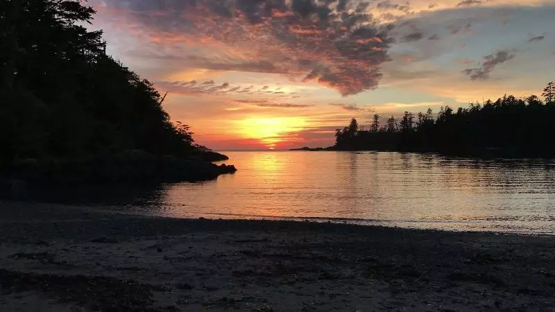 בית מלון כפרי Waters Edge Shoreside Suites