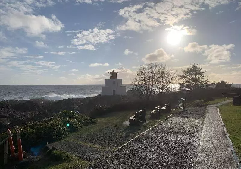 בית מלון כפרי Waters Edge Shoreside Suites