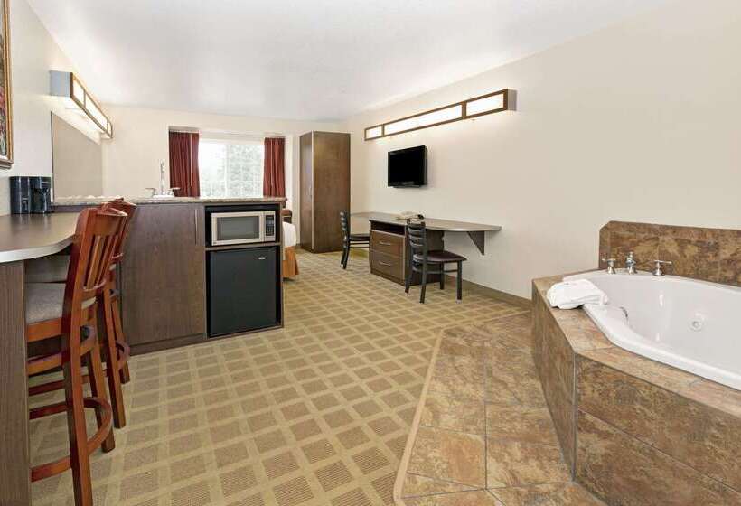 Microtel Inn & Suites Cheyenne