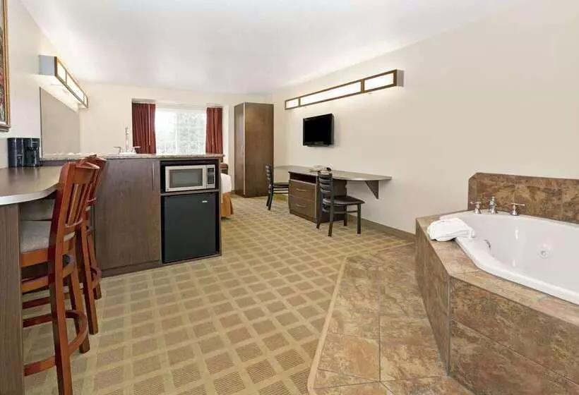 Microtel Inn & Suites Cheyenne