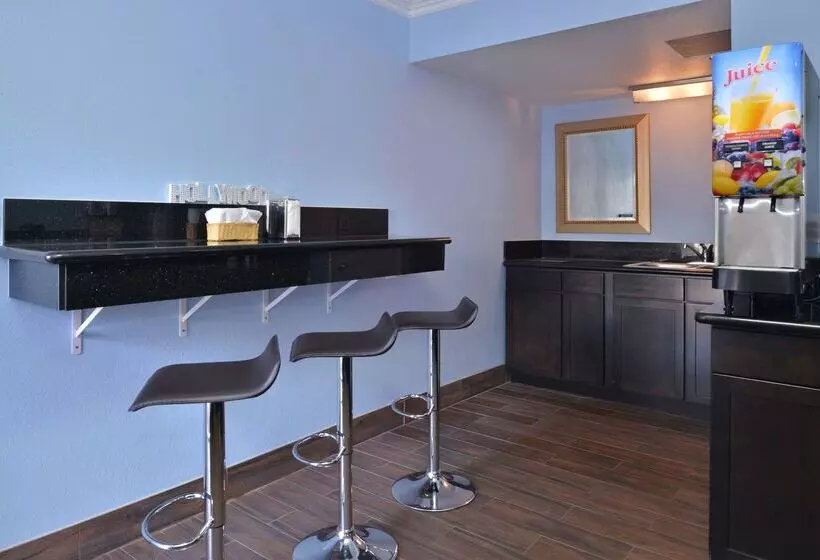 מוטל Americas Best Value Inn Hollywood