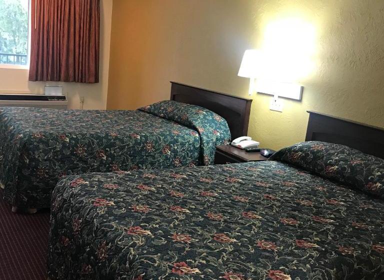 فندق على الطريق Navasota Inn