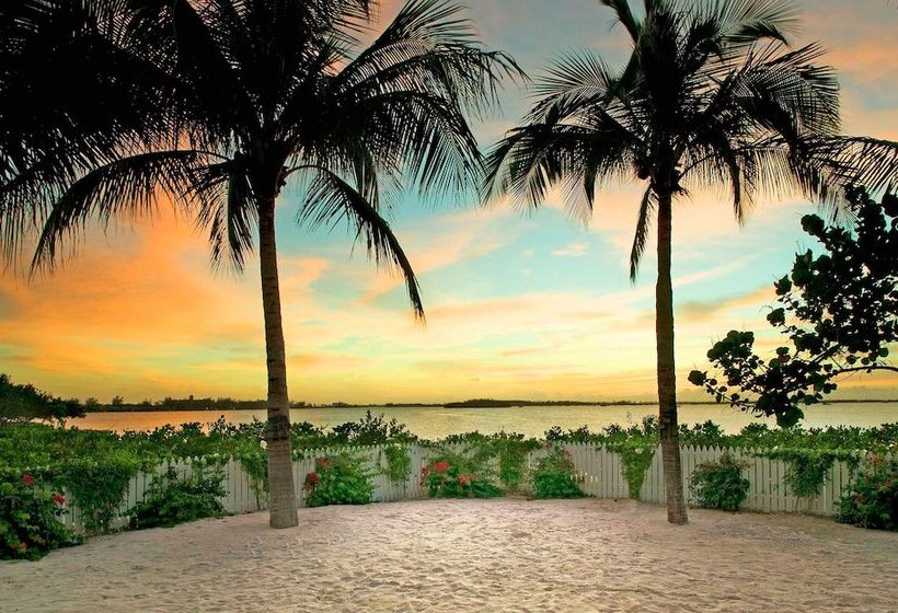 리조트 Parrot Key Hotel & Villas