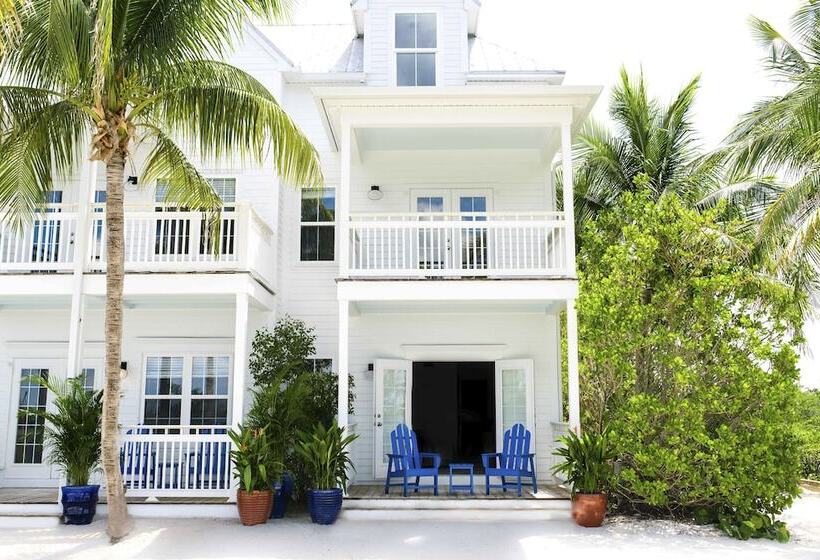 리조트 Parrot Key Hotel & Villas