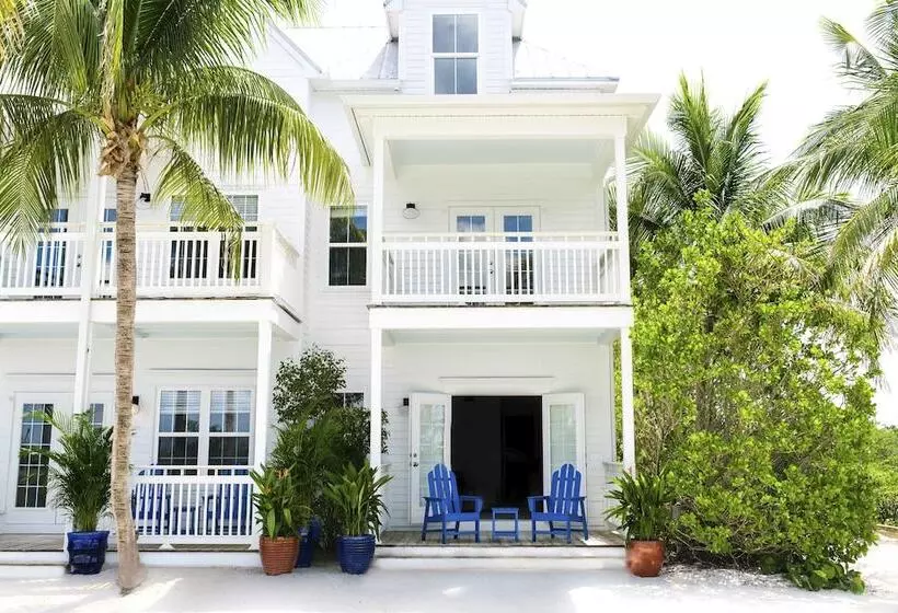 استراحتگاه Parrot Key Hotel & Villas