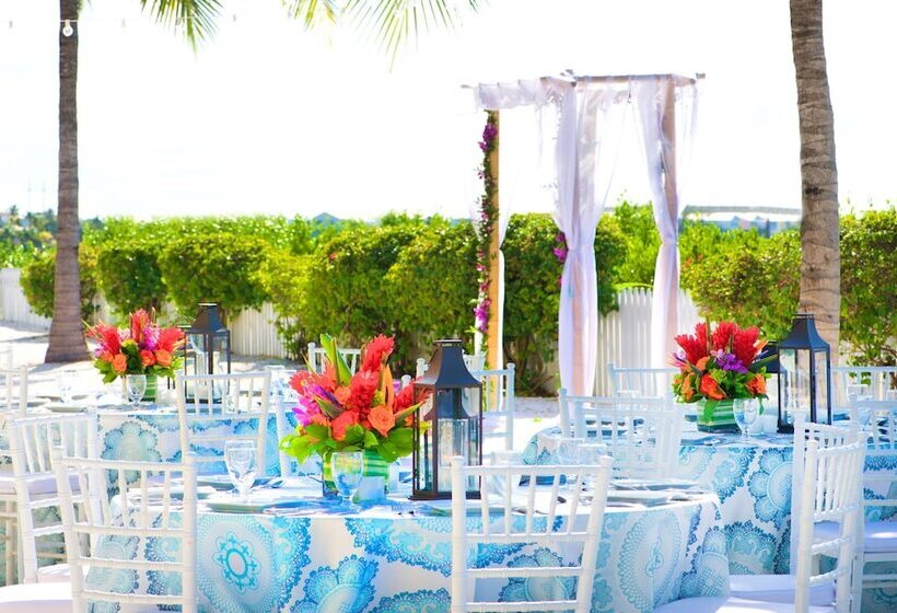 리조트 Parrot Key Hotel & Villas