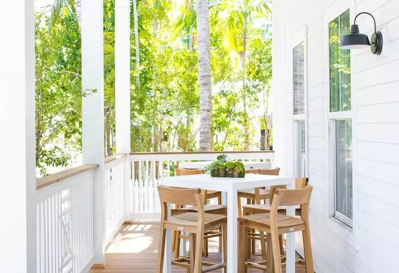 استراحتگاه Parrot Key Hotel & Villas