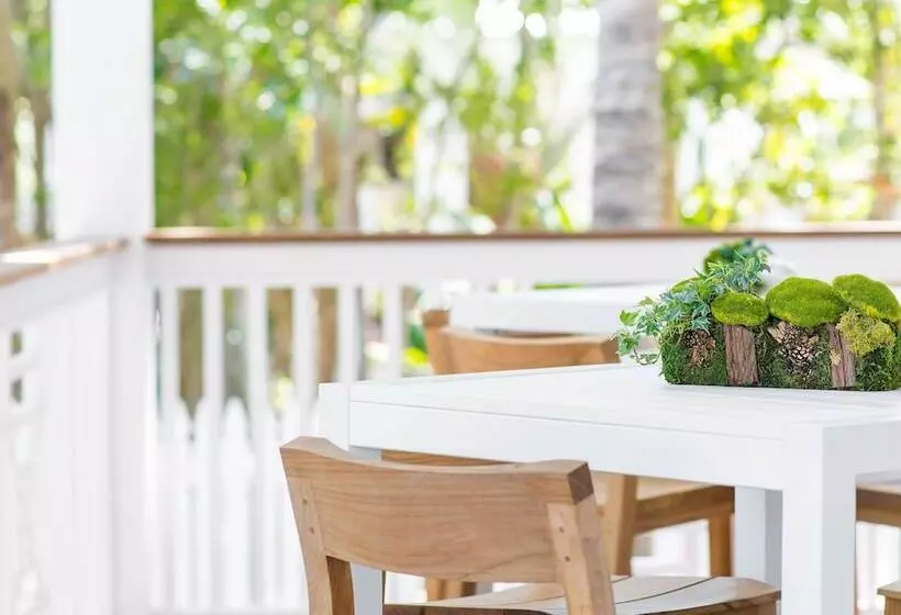 استراحتگاه Parrot Key Hotel & Villas