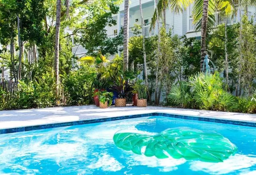 استراحتگاه Parrot Key Hotel & Villas