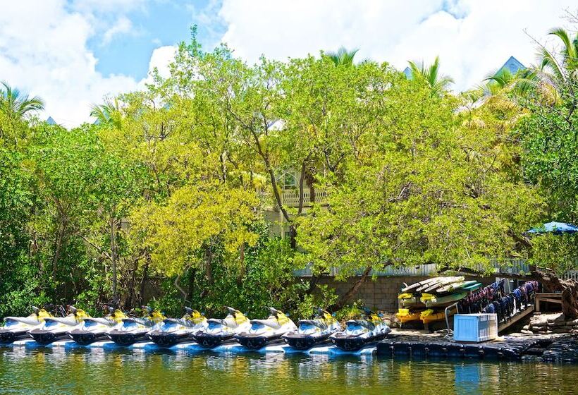 리조트 Parrot Key Hotel & Villas