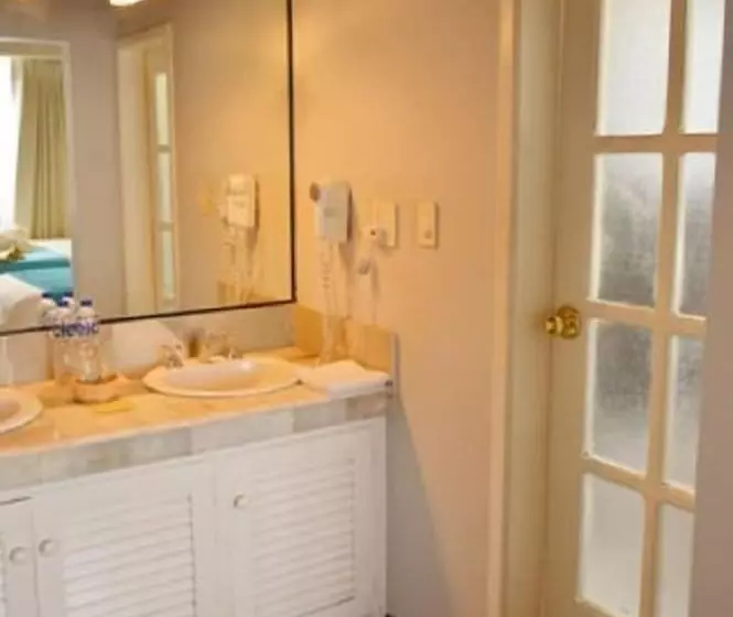 Hotelli La Carolina Inn