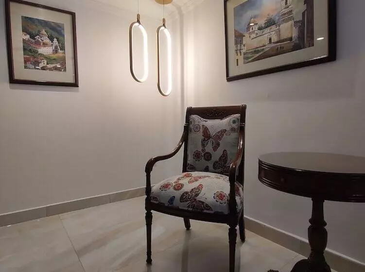 Hotelli La Carolina Inn