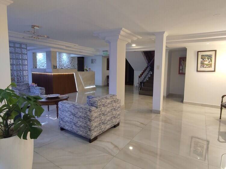 هتل La Carolina Inn