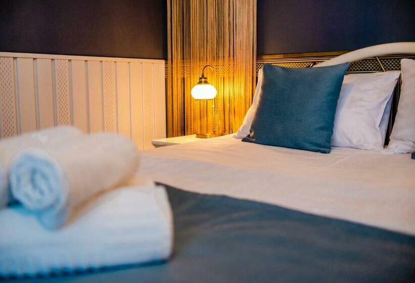 پانسیون Plexus Boutique