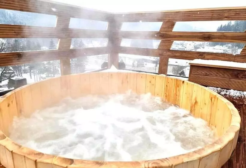 Majatalo Popasul Domnesc  Resort& Spa  Voronet Vue