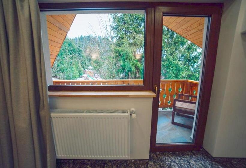 پانسیون Popasul Domnesc Resort& Spa Voronet Vue