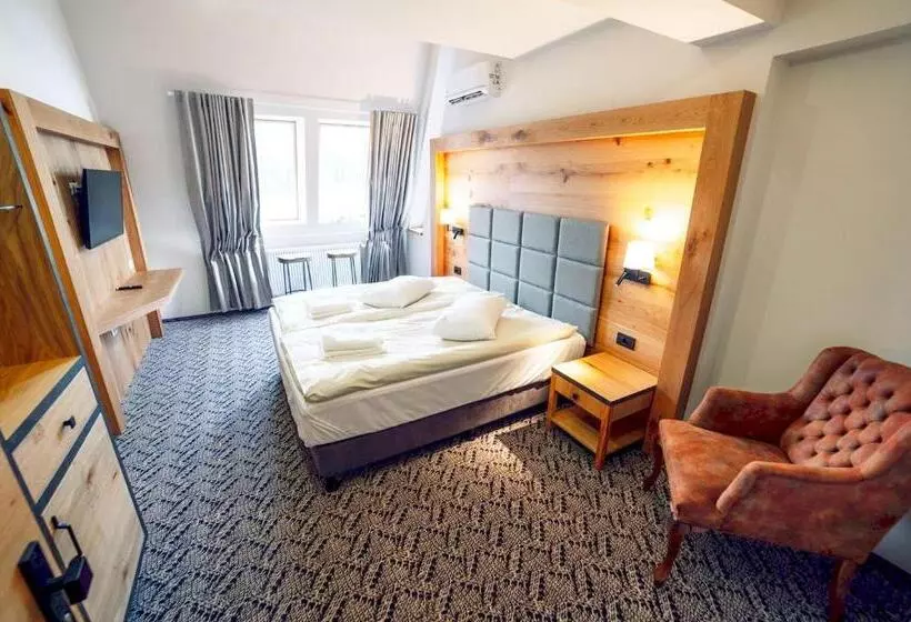 Majatalo Popasul Domnesc  Resort& Spa  Voronet Vue