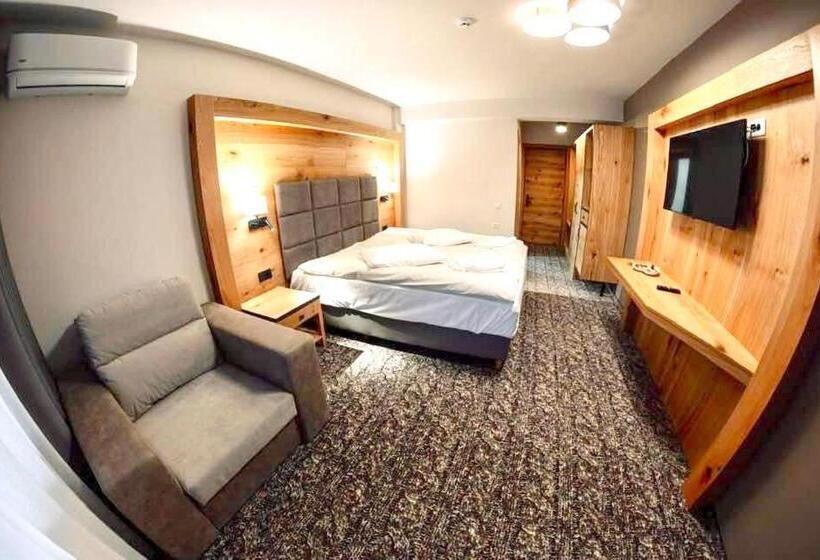 پانسیون Popasul Domnesc Resort& Spa Voronet Vue