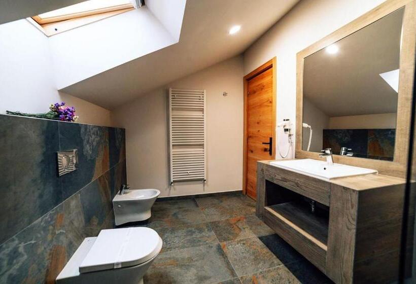 پانسیون Popasul Domnesc Resort& Spa Voronet Vue