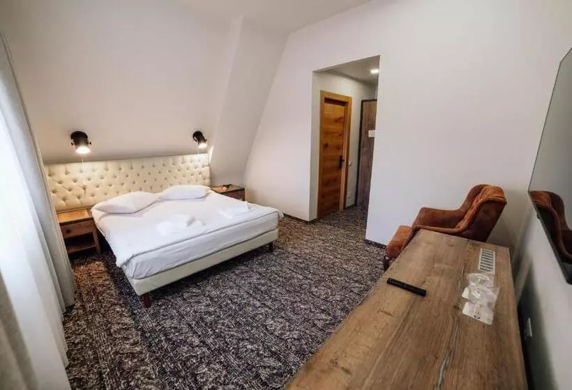 Majatalo Popasul Domnesc  Resort& Spa  Voronet Vue