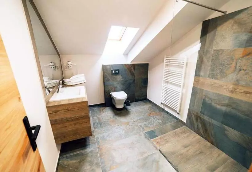 Majatalo Popasul Domnesc  Resort& Spa  Voronet Vue