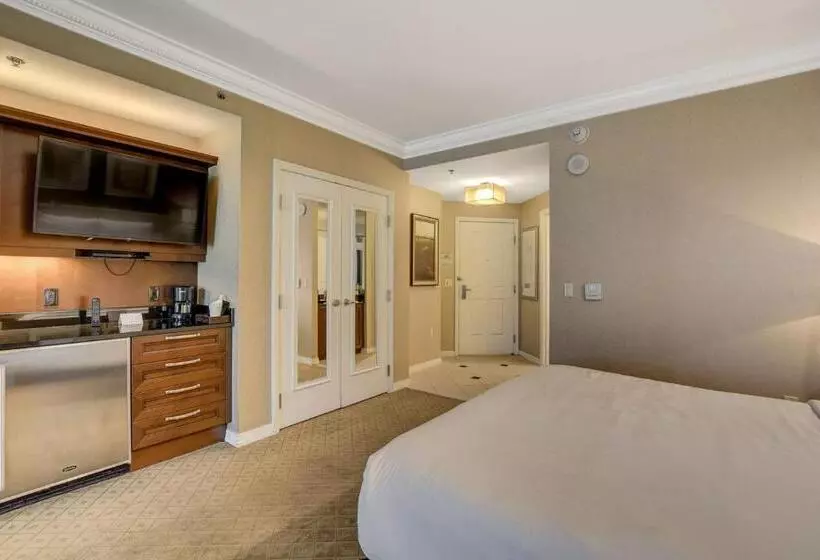 Strip & Sphere View! Privately Owned Condo Hotel The Signature At Mgm
