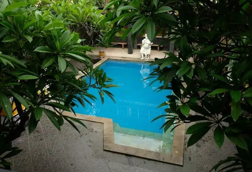 Hotelli Kerti Beach Bungalow And Restaurant