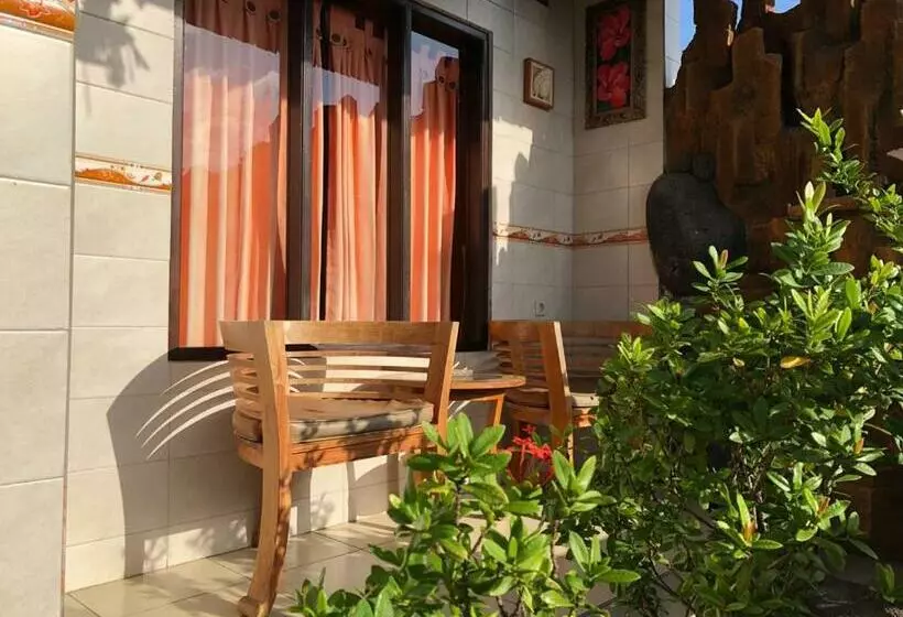 Hotelli Kerti Beach Bungalow And Restaurant