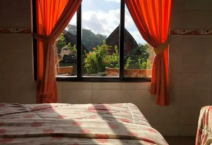 Hotelli Kerti Beach Bungalow And Restaurant