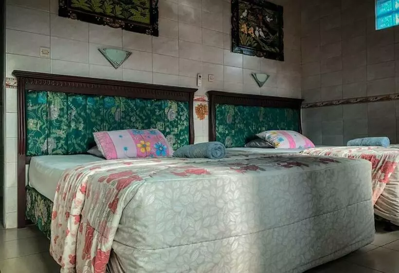 Hotelli Kerti Beach Bungalow And Restaurant