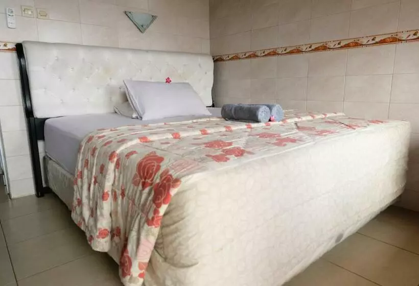 Hotelli Kerti Beach Bungalow And Restaurant