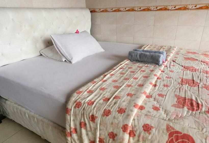 酒店 Kerti Beach Bungalow And Restaurant