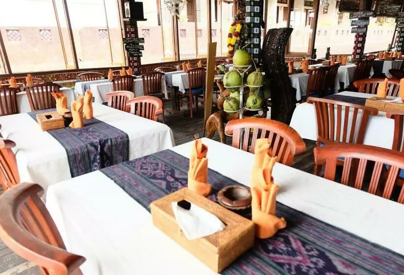 Hotelli Kerti Beach Bungalow And Restaurant