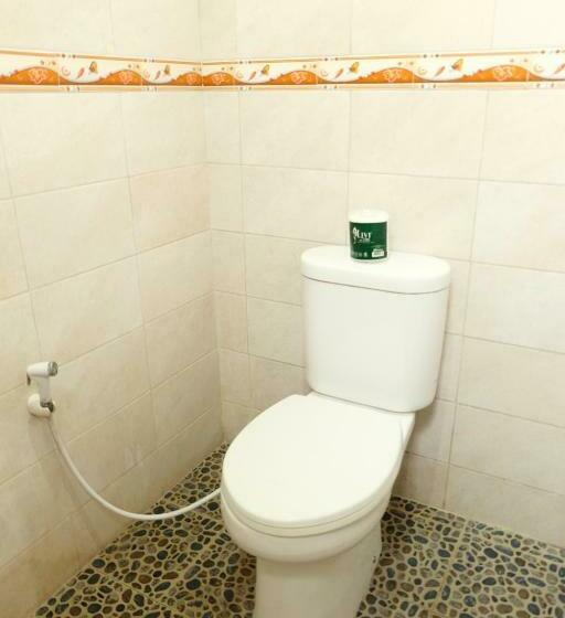 酒店 Kerti Beach Bungalow And Restaurant