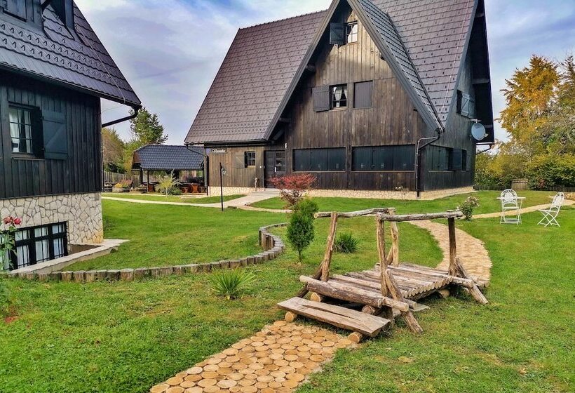 بنسيون Plitvice Luxury Etno Garden