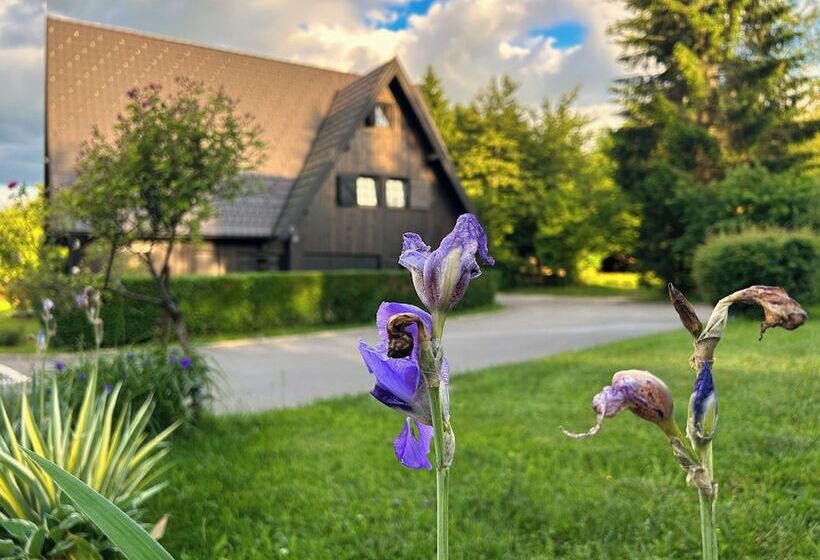بنسيون Plitvice Luxury Etno Garden