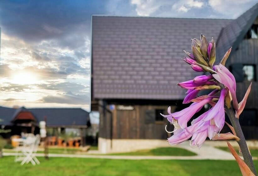 بنسيون Plitvice Luxury Etno Garden