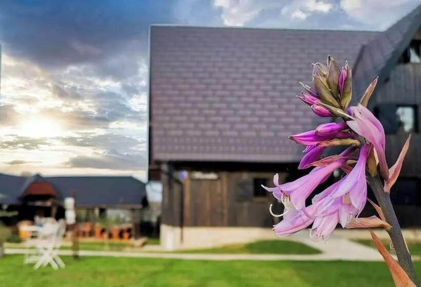 Majatalo Plitvice Luxury Etno Garden