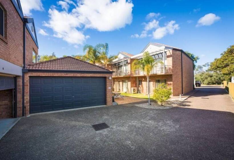 Beaches Apartments Merimbula