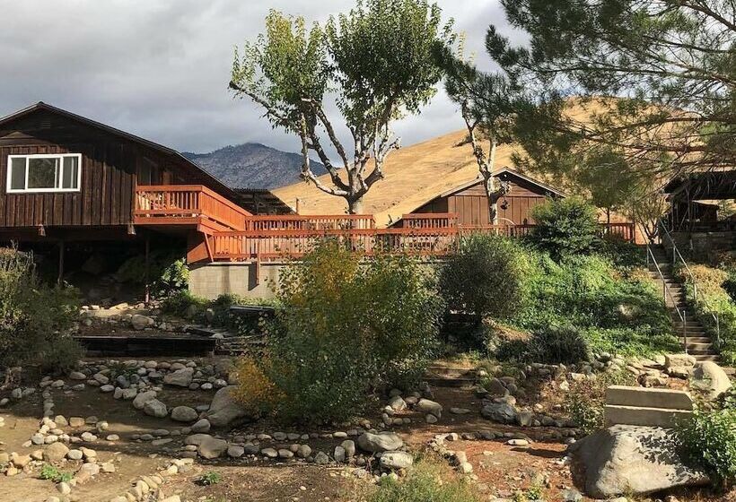 Мотель Sequoia Lodge