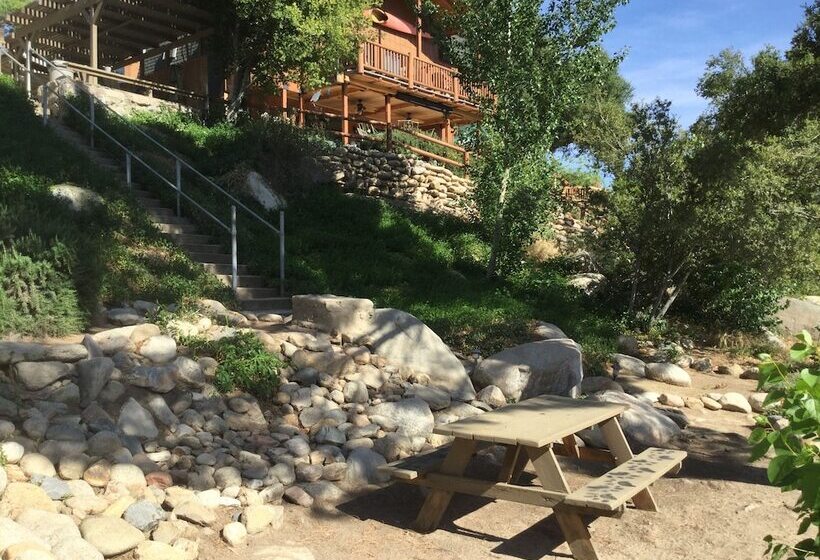 Мотель Sequoia Lodge