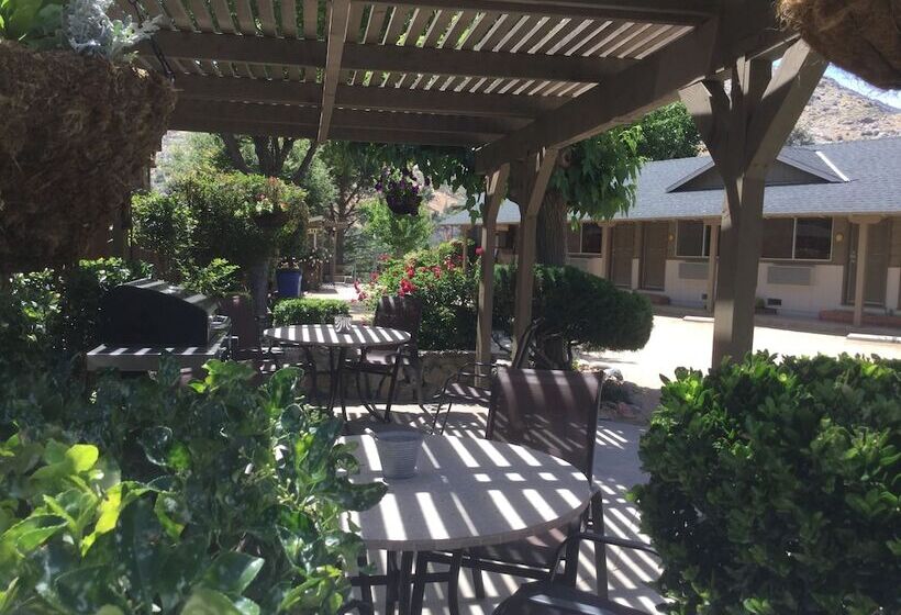 Мотель Sequoia Lodge