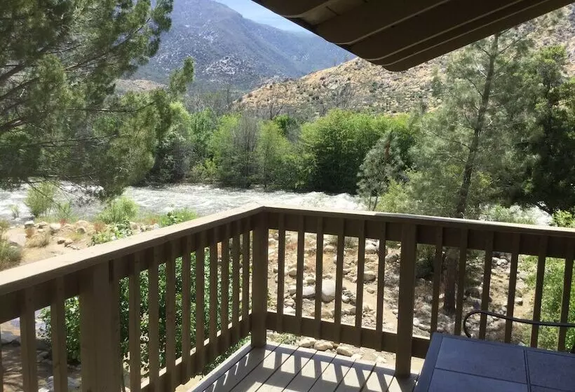 Motelli Sequoia Lodge