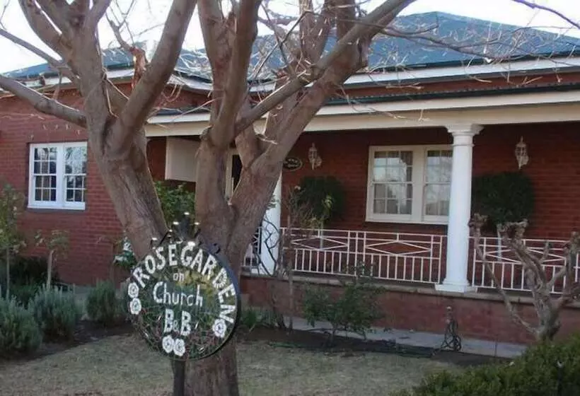 ベッドアンドブレックファースト Rose Garden On Church Bnb