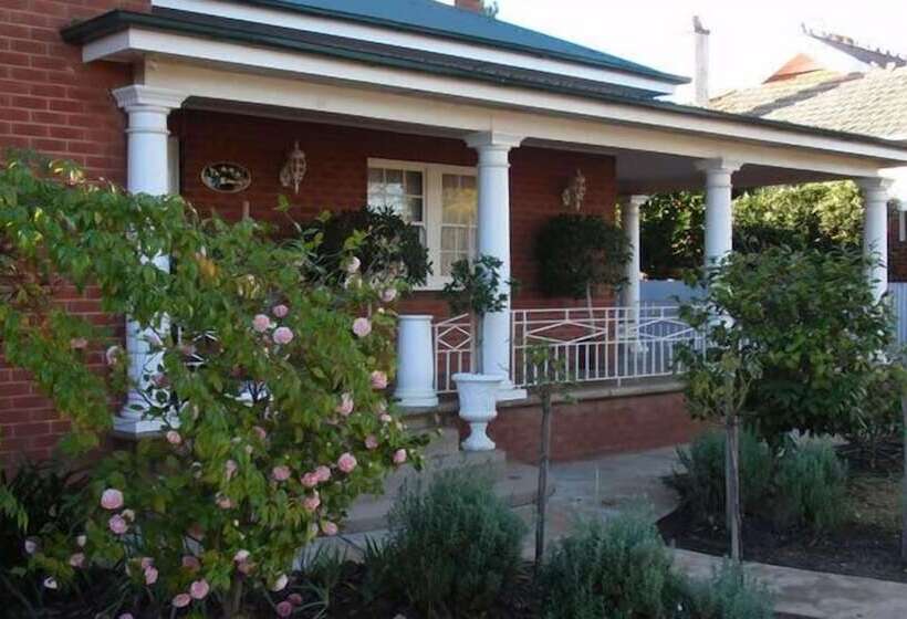 민박 Rose Garden On Church Bnb