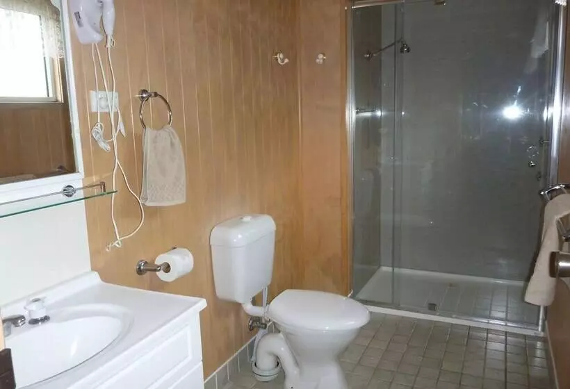 Hotelli Treehaven Tourist Park