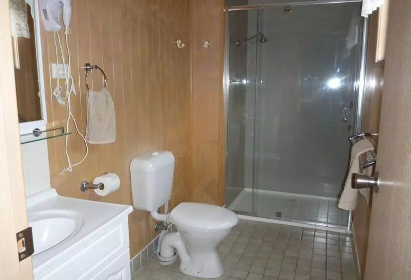 Hotelli Treehaven Tourist Park